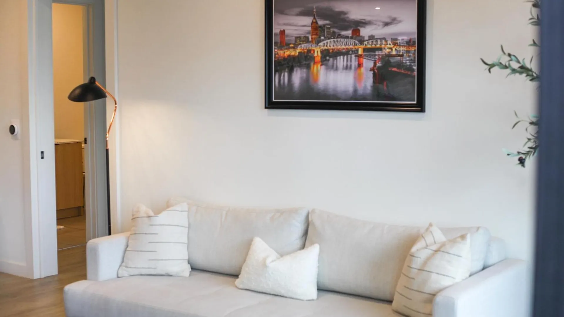 Skyline Nights In Downtown Nashville Walk To Broadway With Pool And Gym Apartment