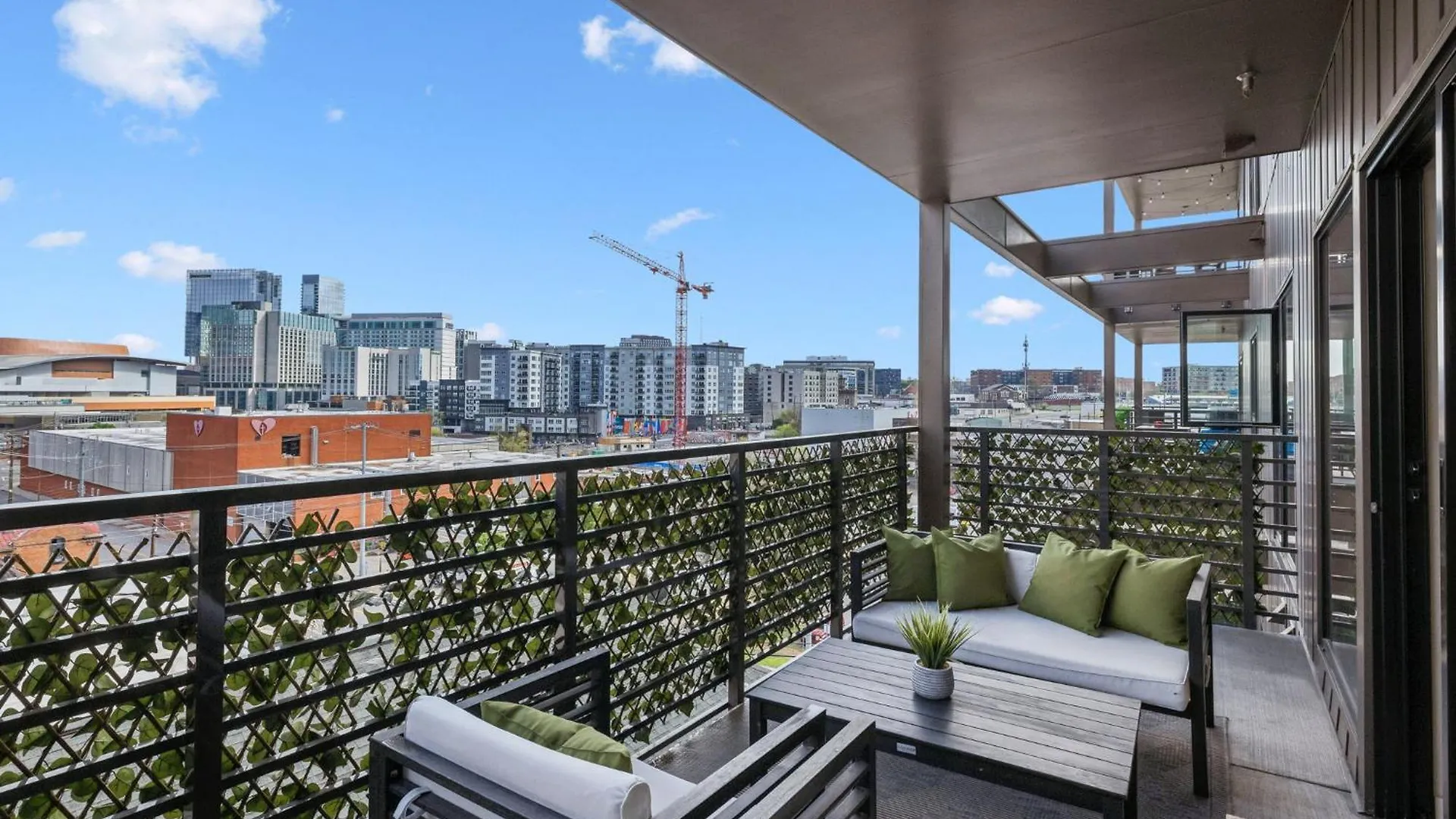 Apartment Skyline Nights In Downtown Nashville Walk To Broadway With Pool And Gym United States