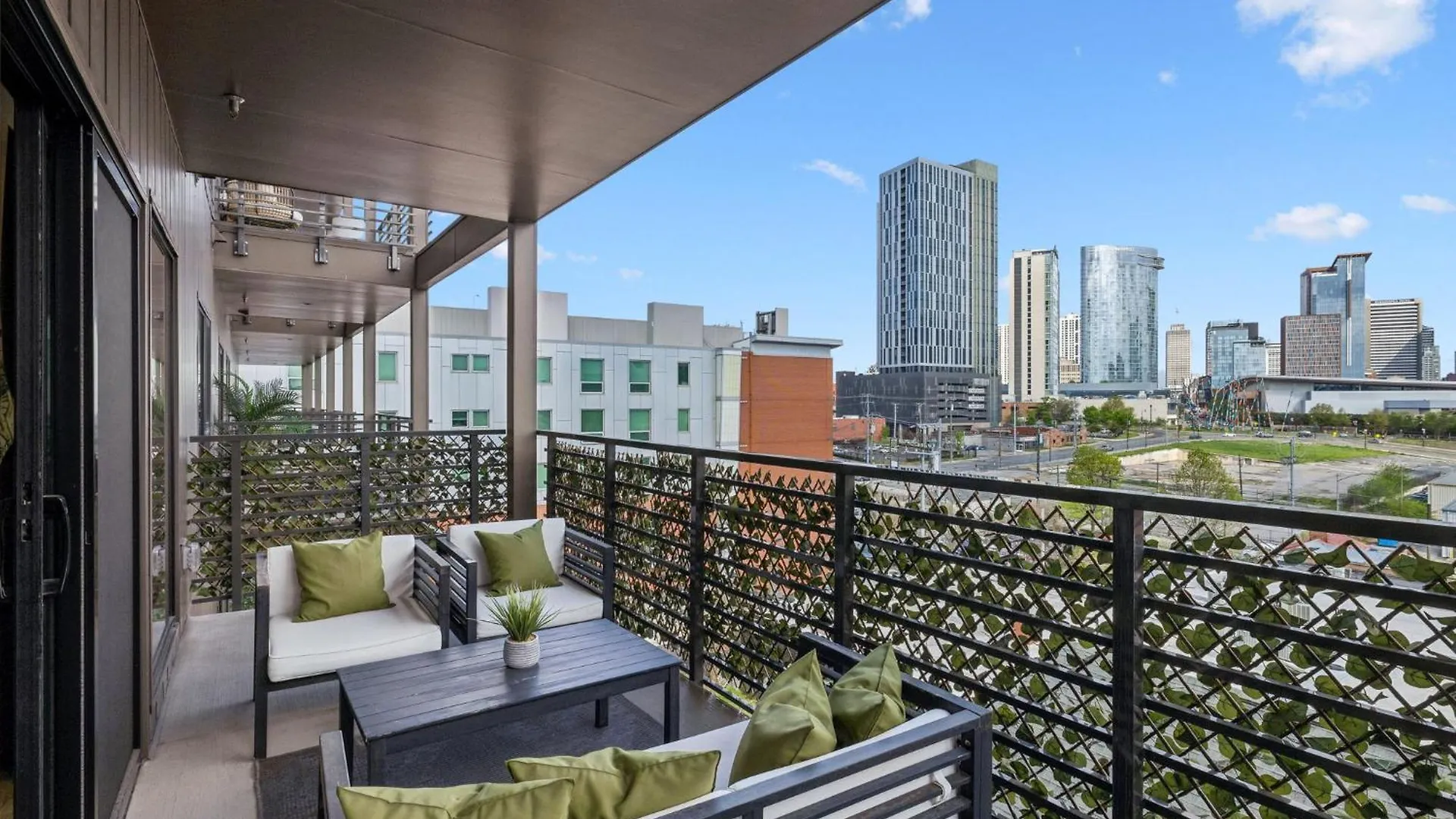 Skyline Nights In Downtown Nashville Walk To Broadway With Pool And Gym