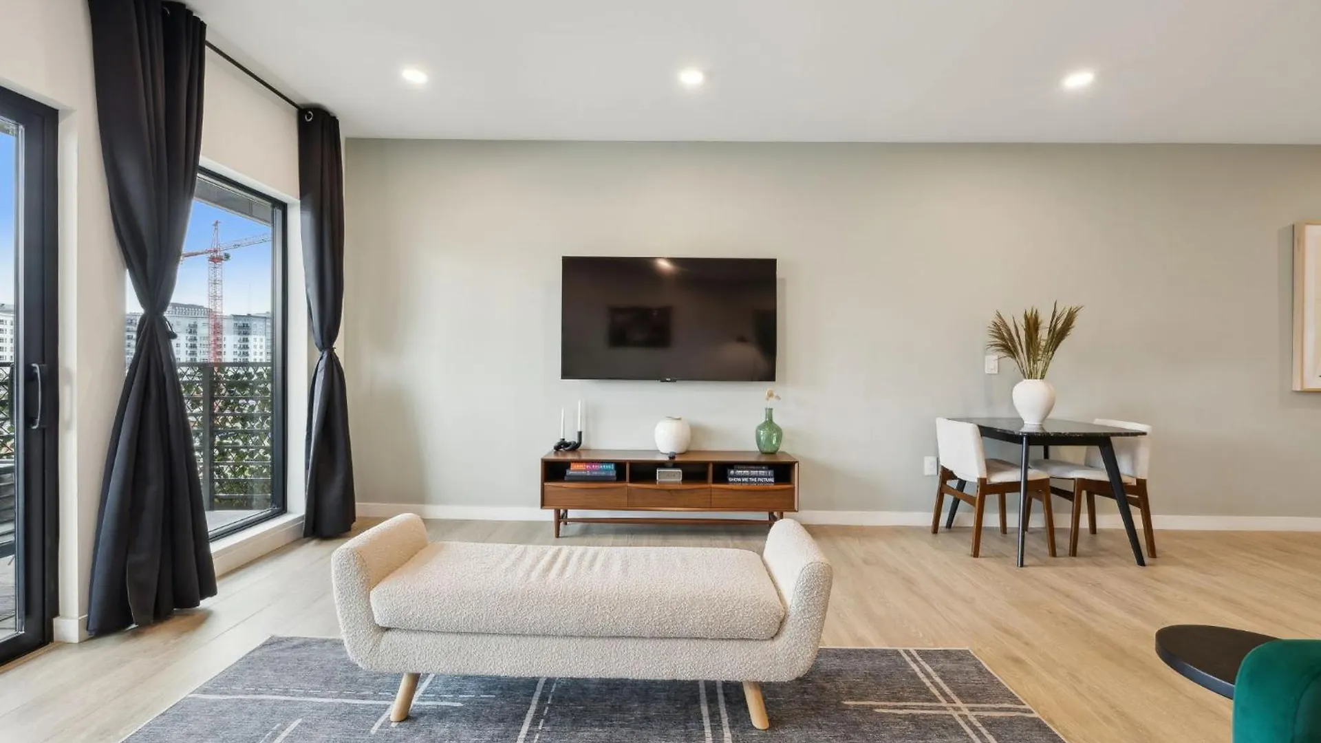 Apartment Skyline Nights In Downtown Nashville Walk To Broadway With Pool And Gym