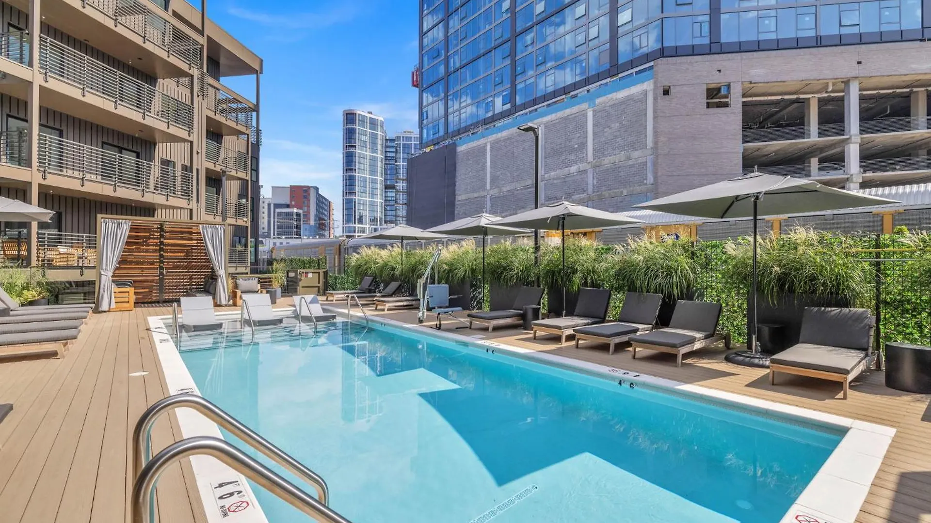 Skyline Nights In Downtown Nashville Walk To Broadway With Pool And Gym