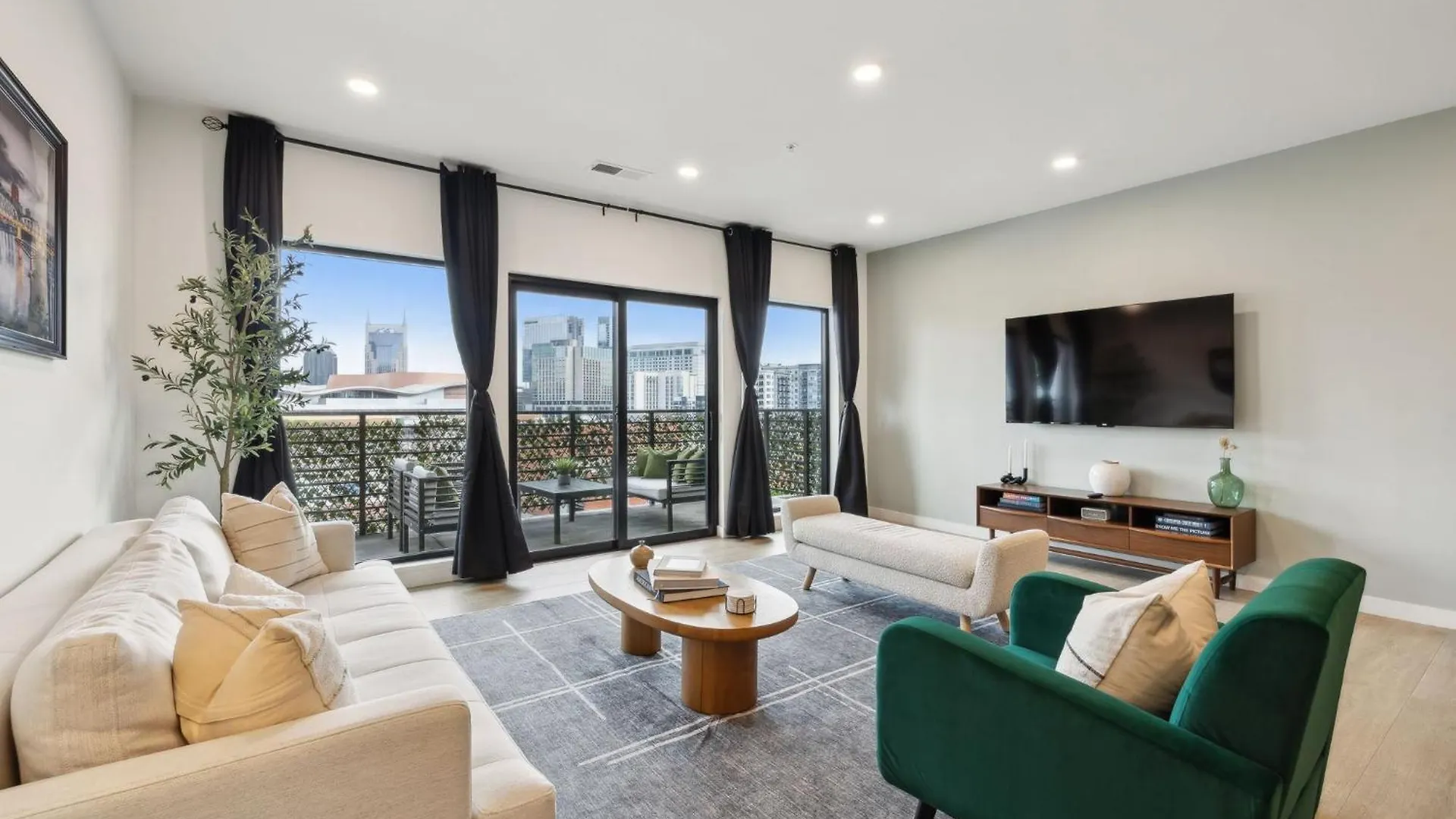 Apartment Skyline Nights In Downtown Nashville Walk To Broadway With Pool And Gym