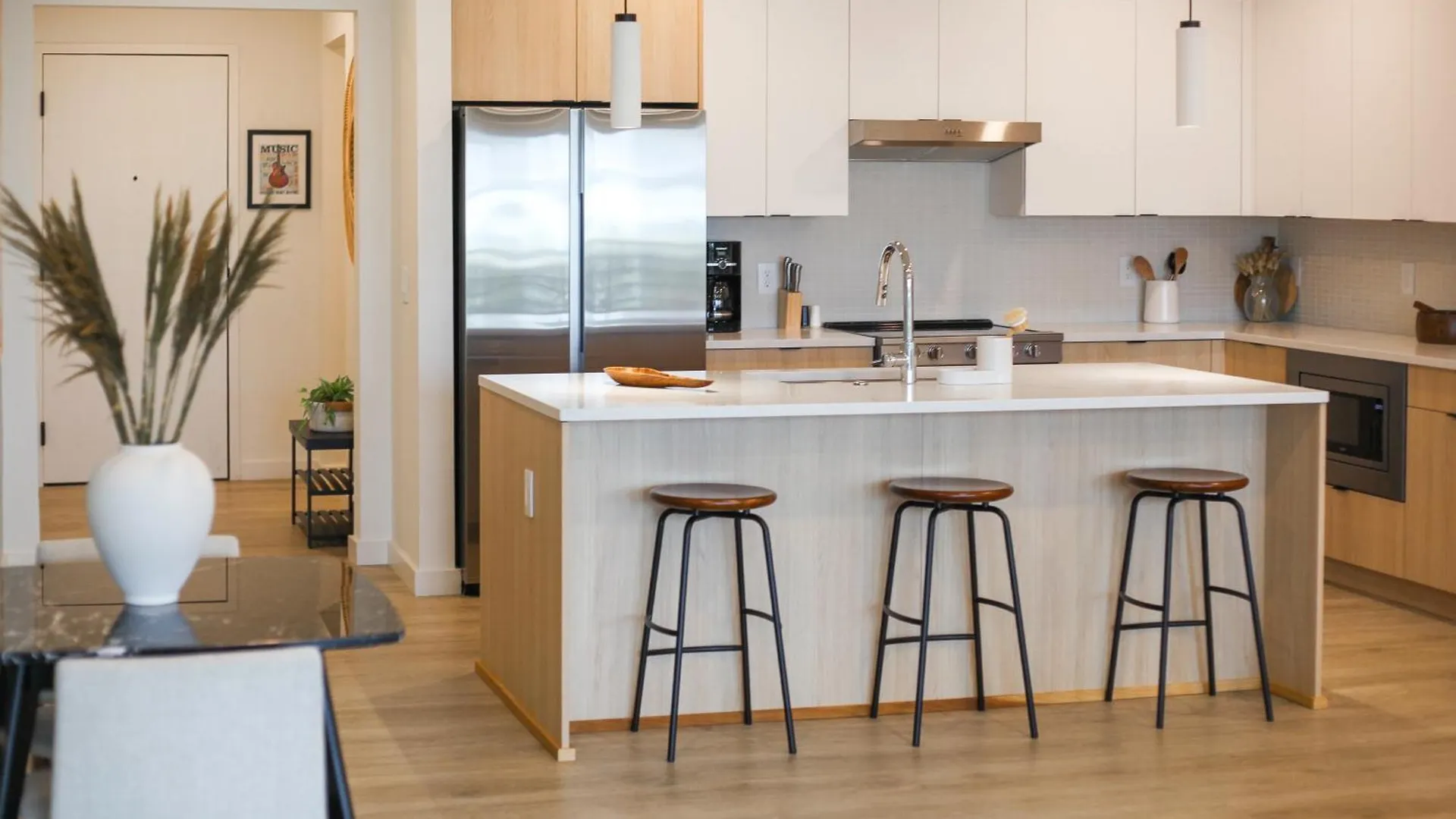 Skyline Nights In Downtown Nashville Walk To Broadway With Pool And Gym Apartment